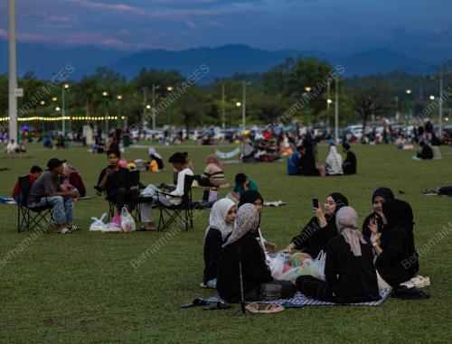 TINJAUAN IFTAR DI PADANG AWAM 