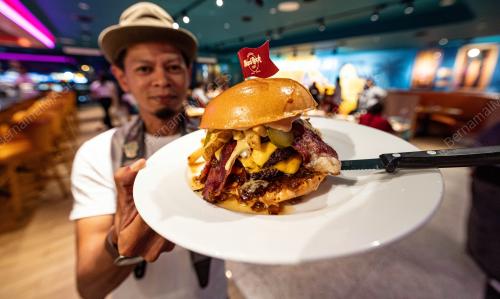 HARD ROCK CAFE IPOH SASAR 70000 PENGUNJUNG