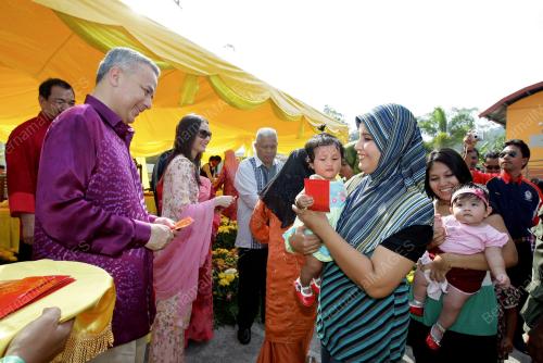 RAJA DR.NAZRIN SHAH