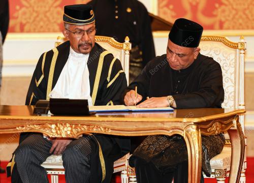 ISTIADAT MENGANGKAT SUMPAH MENTERI BESAR PERAK