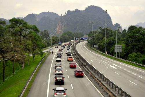 KEMALANGAN LORI TRAILER DI KM 281.8