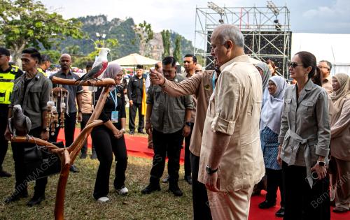 SULTAN PERAK SULTAN NAZRIN SHAH