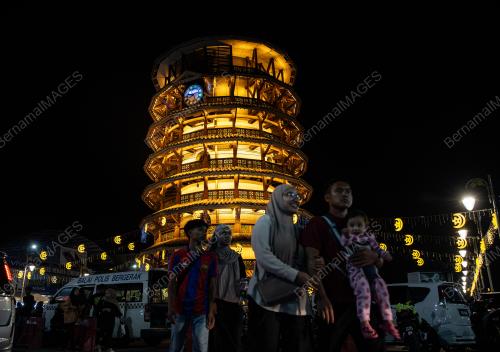 TINJAUAN HIASAN LAMPU
