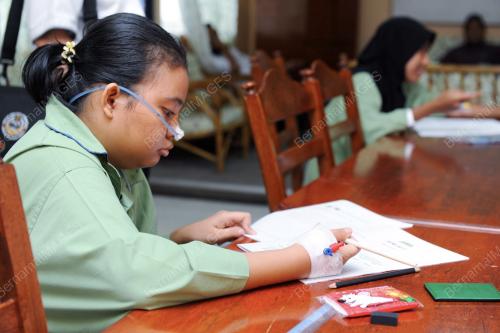 PK14_06112013_NURLIYANA