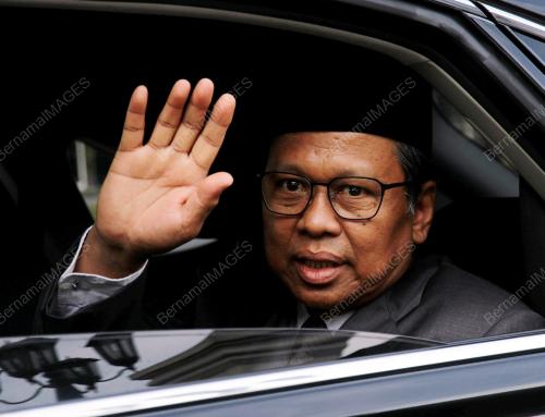 MENGHADAP SULTAN PERAK