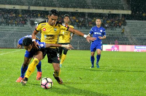 PK14_09092017_BOLA_PERAK