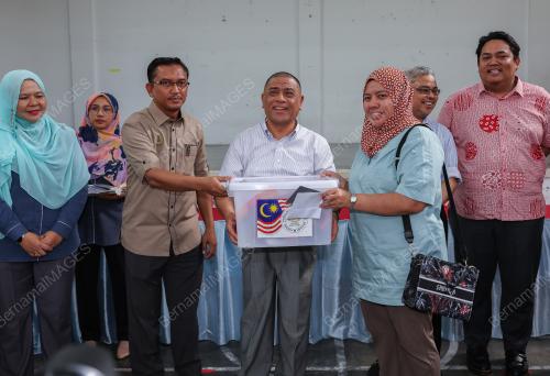 DATUK SERI SAARANI MOHAMAD