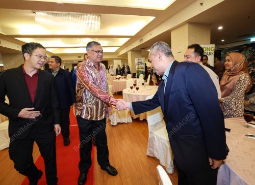 DATUK SERI DR SHAMSUL ANUAR NASARAH
