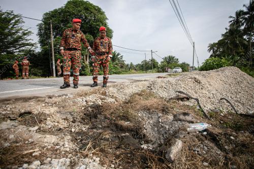 ANGGOTA BOMBA DAN PENYELAMAT