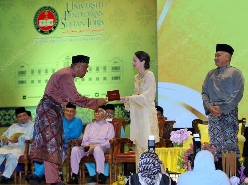 TUANKU ZARA SALIM