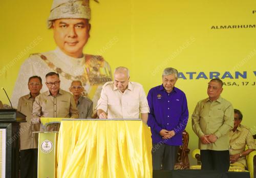 SULTAN PERAK SULTAN NAZRIN SHAH