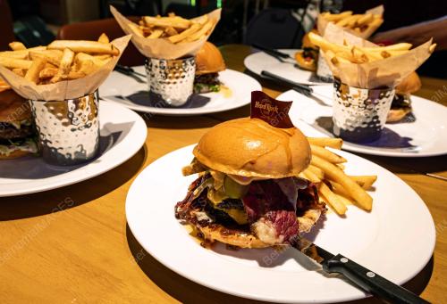 HARD ROCK CAFE IPOH SASAR 70000 PENGUNJUNG