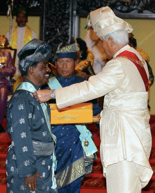 SULTAN AZLAN SHAH