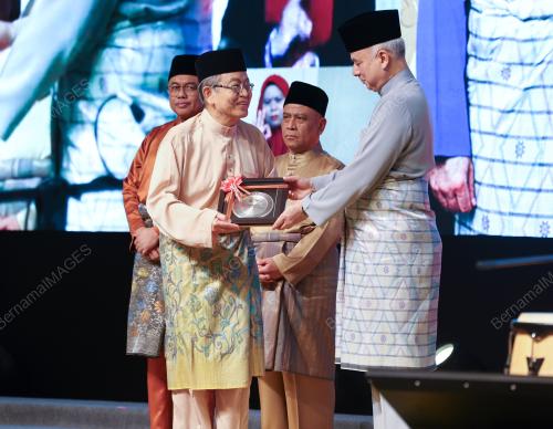 SULTAN PERAK SULTAN NAZRIN SHAH