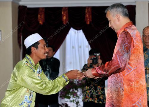 RAJA DR.NAZRIN SHAH