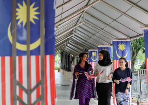 TINJAUAN HARI KEBANGSAAN 