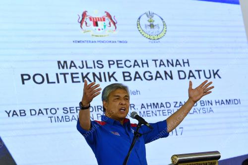 PK14_26112017_POLI_BN201711242387