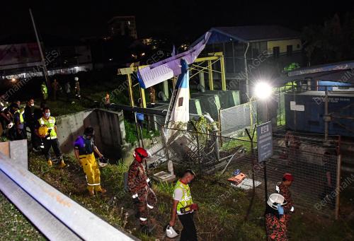PESAWAT TERHEMPAS DI MEDAN GOPENG