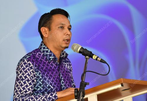 EXCO MOHD AZLAN HELMI