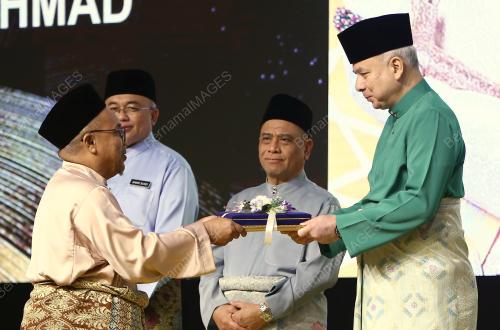 SULTAN NAZRIN MUIZZUDIN SHAH