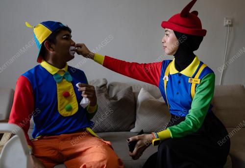 KERJAYA BADUT BAGI 3 SEKELUARGA