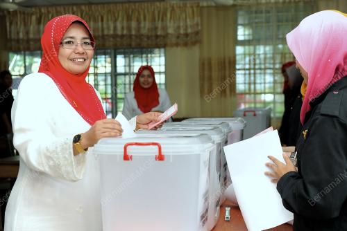 PK15_12102013_WANITA_GOPENG