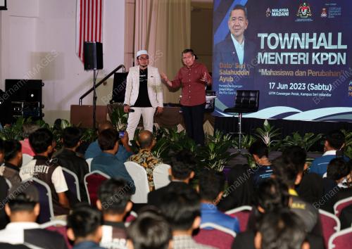 DATUK SERI SALAHUDDIN AYUB DATUK SERI SALAHUDDIN AYUB DATUK S