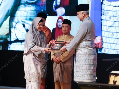 SULTAN PERAK SULTAN NAZRIN SHAH
