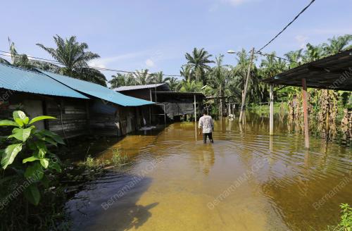 BANJIR CHANGKAT JONG TELUK INTAN