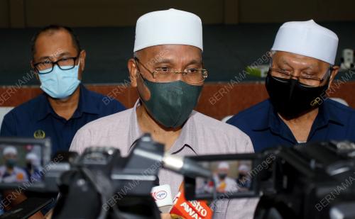 SENATOR DATUK IDRIS AHMAD
