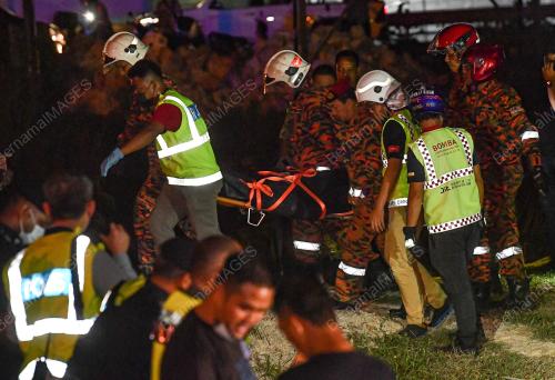 PESAWAT RINGAN TERHEMPAS DI MEDAN GOPENG