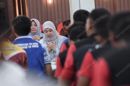 FADHLINA SIDEK