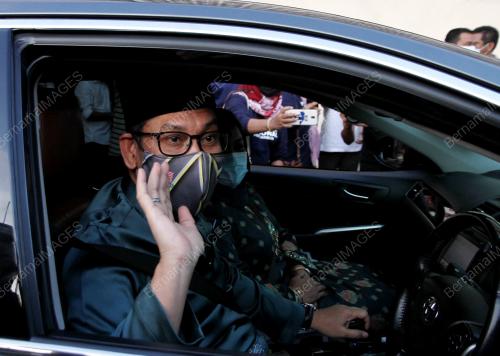 DATUK SERI AHMAD FAIZAL AZUMU