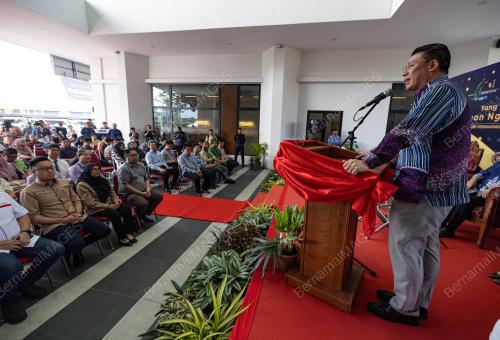 PERASMIAN JALAN UTAMA BANDAR SERI BOTANI
