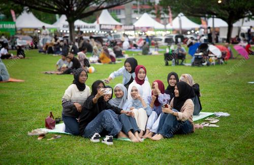 IFTAR DI PADANG