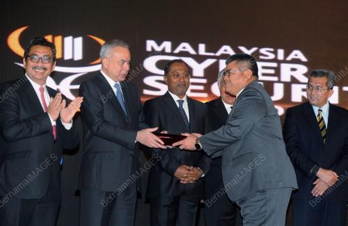 PK16_12112014_AWARDS