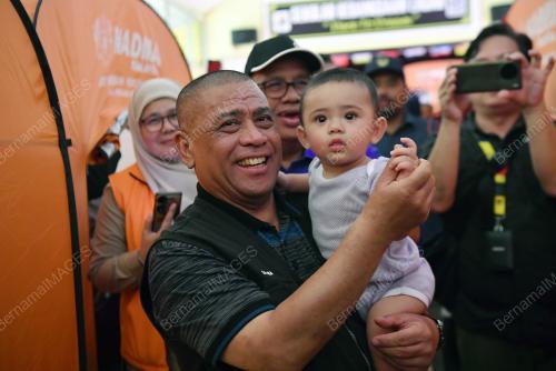 DATUK SERI SAARANI MOHAMAD