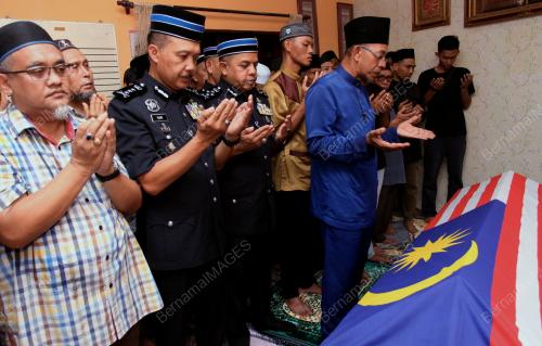 DATUK SERI AYOB KHAN MYDIN PITCHAY
