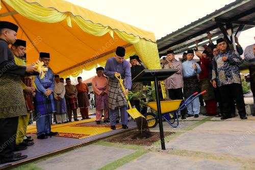 SULTAN PERAK NAZRIN SHAH DI MASJID BANDAR UNIVERSITI