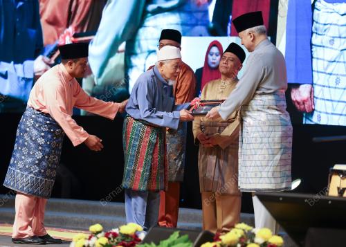SULTAN PERAK SULTAN NAZRIN SHAH