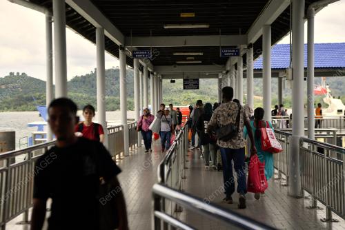TINJAUAN DI JETI FERI TERMINAL LUMUT