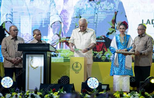 SULTAN PERAK SULTAN NAZRIN SHAH