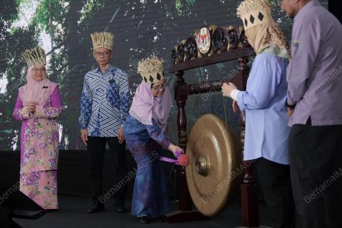 DATUK DR NOR FARIZA NGAH