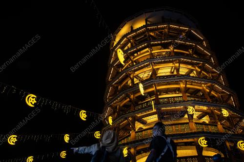 TINJAUAN HIASAN LAMPU