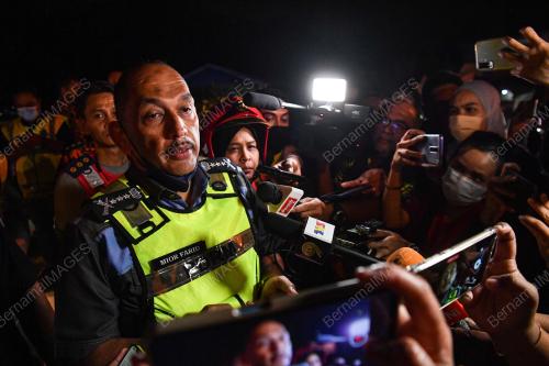 PESAWAT RINGAN TERHEMPAS DI MEDAN GOPENG