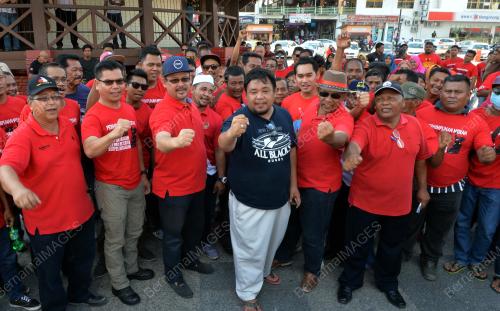 PK17_01102016_BAJU_MERAH