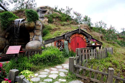 HOBBITOON VILLAGE
