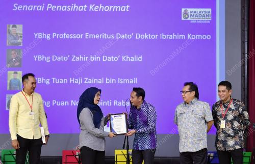 EXCO MOHD AZLAN HELMI