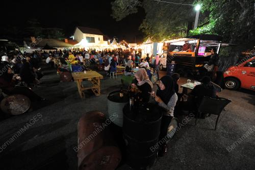 PK17_05082016_FOOD_TRUCK_GARDEN