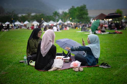 IFTAR DI PADANG